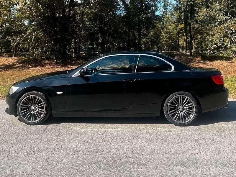 Gebraucht BMW 320 Cabriolet 170 PS (125 kW) 2011 Schwarz Cabrio