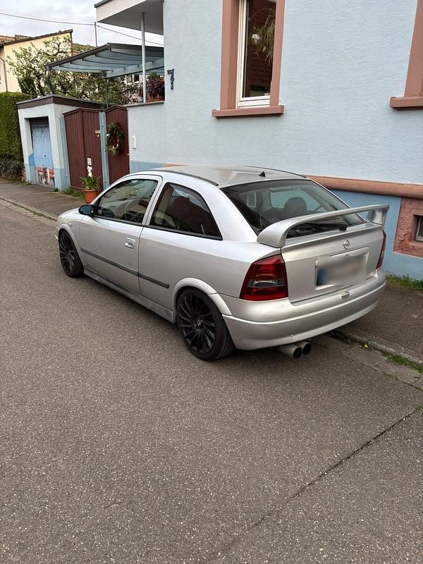 Gebraucht Opel Astra 101 PS (74 kW) 2003 Silber Coupé