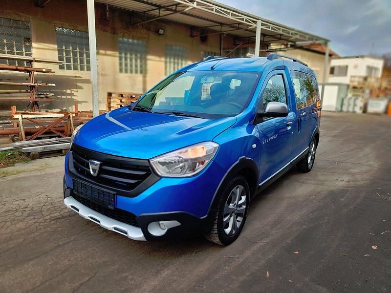 Blau Gebraucht 2016 Dacia Dokker Stepway Van / Kleinbus | 7.890 € (Fairer Preis) - Bild 1/4