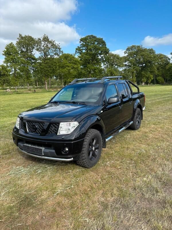 Schwarz Gebraucht 2009 Nissan Navara Abholung | 10.000 € (Etwas zu teuer) - Bild 1/4