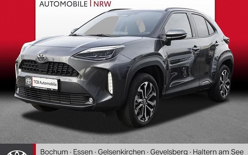 Grau Gebraucht 2024 Toyota Yaris Cross Team SUV | 26.449 € (Fairer Preis) - Bild 1/4