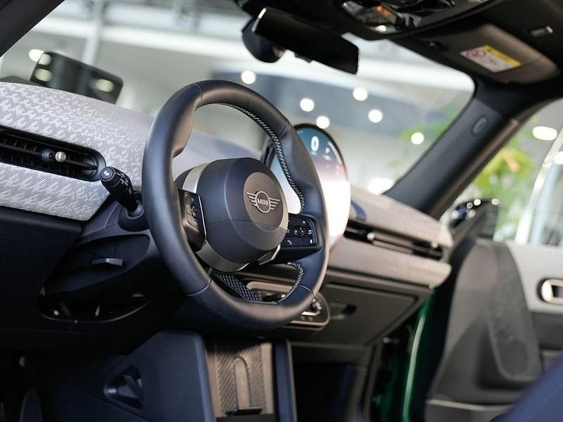 Gebraucht Mini Cooper Favoured 156 PS (114 kW) 2024 British racing green iv Kleinwagen