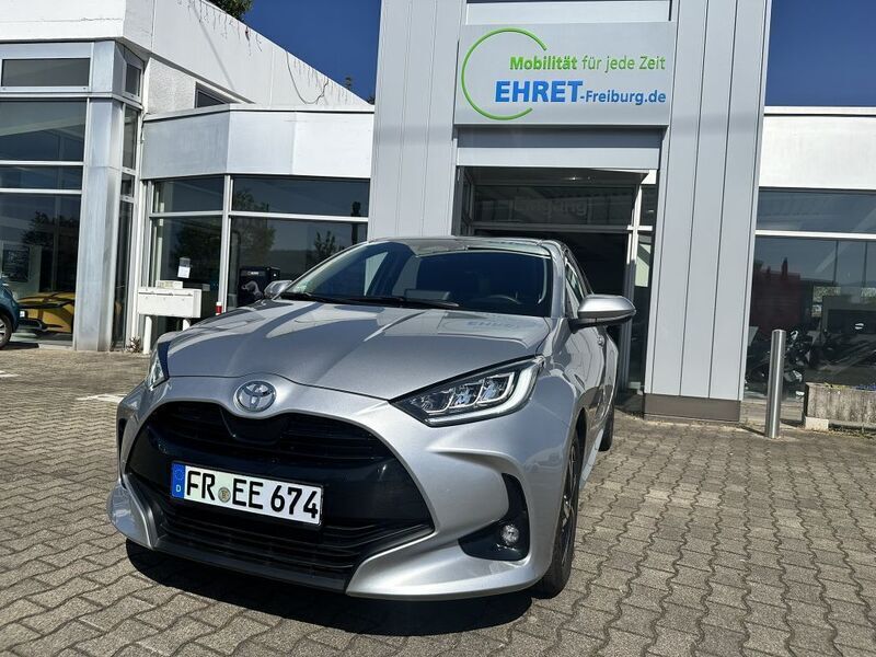 Gebraucht 2024 Toyota Yaris Hybrid Team Limousine | 22.900 € (Fairer Preis) - Bild 1/4