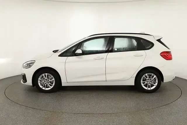 Gebraucht BMW 218 Advantage 150 PS (110 kW) 2021 Weiß Van / Kleinbus