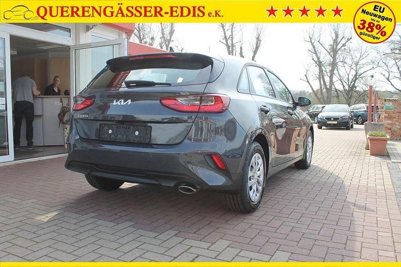 Neu Kia Ceed Vision 140 PS (102 kW) 2025 Grau Kleinwagen