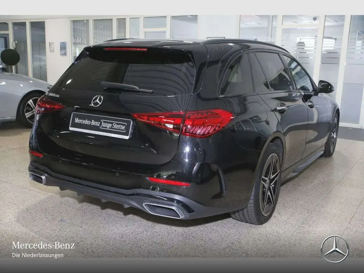 Gebraucht Mercedes C300e AMG 197 PS (144 kW) 2025 Schwarz Limousine
