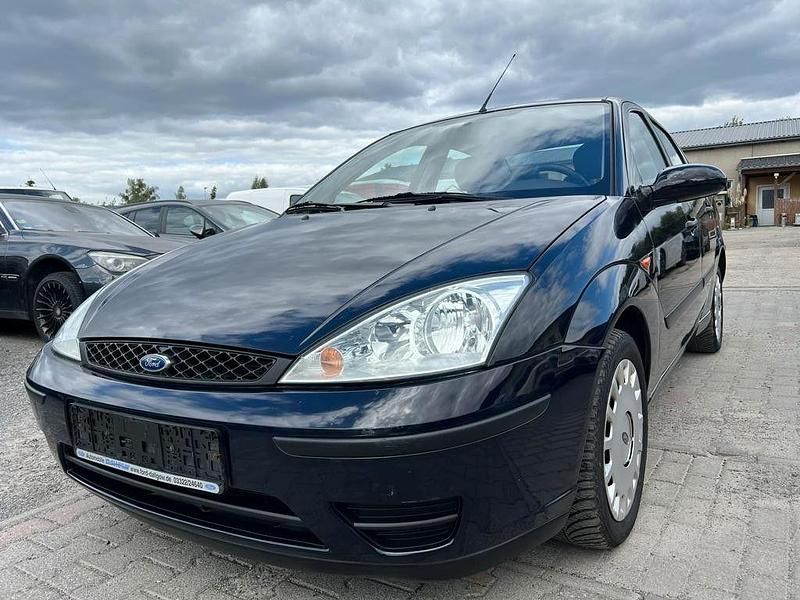 Blau Gebraucht 2004 Ford Focus Ambiente Limousine | 1.999 € (Teuer) - Bild 1/4