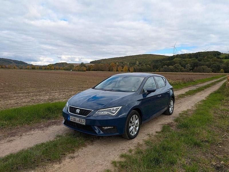 Blau Gebraucht 2018 Seat Leon Style Limousine | 11.880 € (Superpreis) - Bild 1/4