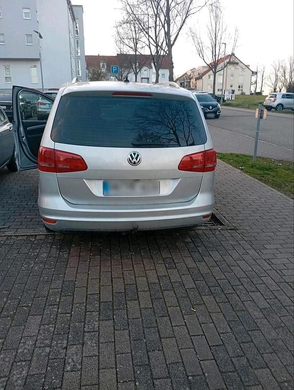 Second-hand VW Sharan 170 CP (125 kW) 2010 Argintiu Monovolum