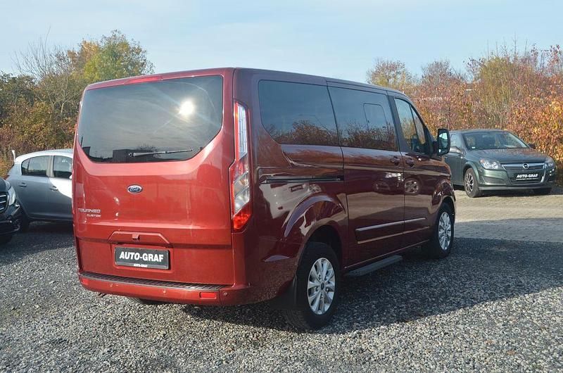 Gebraucht Ford Tourneo Titanium 131 PS (96 kW) 2020 Rot Van / Kleinbus