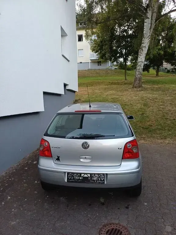 Gebraucht VW Polo Basis 64 PS (47 kW) 2004 Silber Kleinwagen
