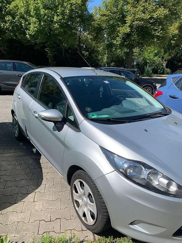 Silber Gebraucht 2009 Ford Fiesta Ambiente Kleinwagen | 3.500 € (Fairer Preis) - Bild 1/4