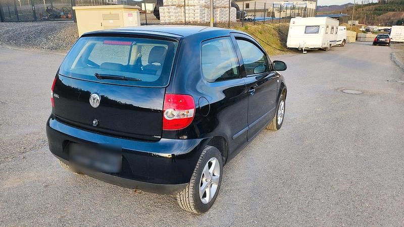 Second-hand VW Fox 54 CP (39 kW) 2006 Negru Hatchback