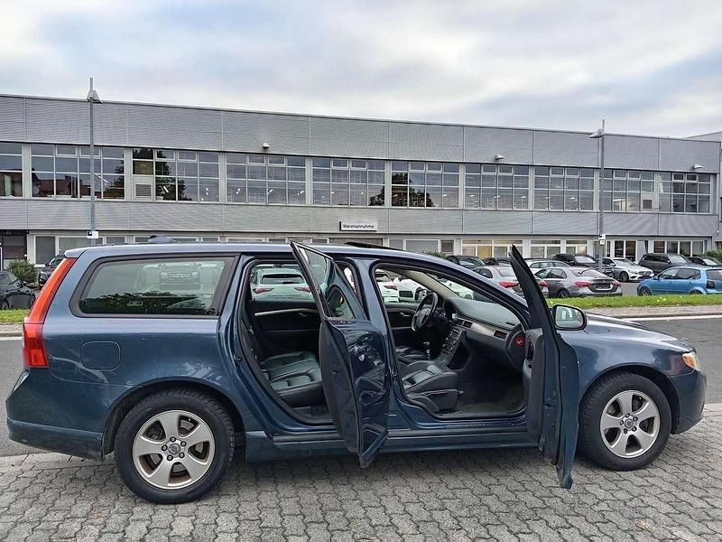 Blau Gebraucht 2009 Volvo V70 Kombi | 2.499 € (Fairer Preis) - Bild 1/4