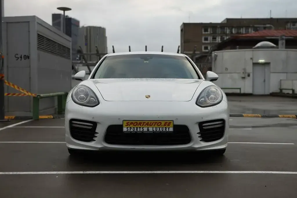 Gebraucht Porsche Panamera Turbo 519 PS (381 kW) 2013 Weiß Kleinwagen