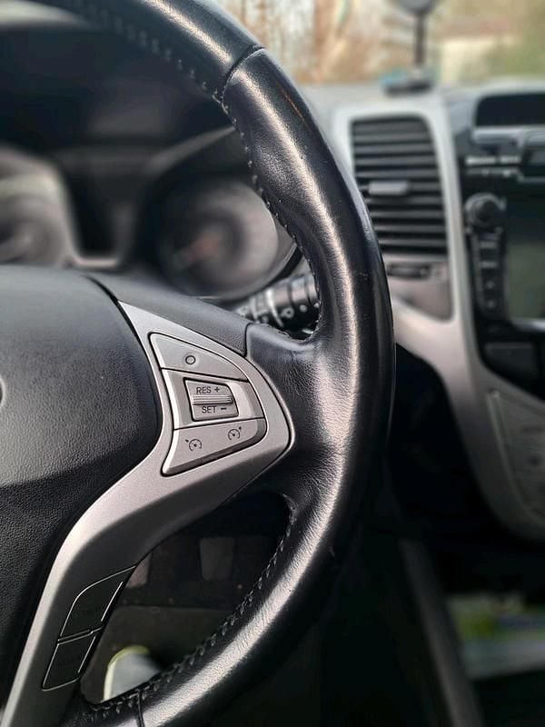 Blau Gebraucht 2014 Hyundai ix20 Kleinwagen | 5.400 € (Fairer Preis) - Bild 1/4