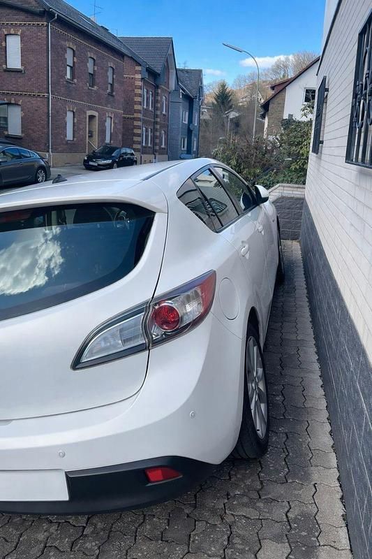Gebraucht Mazda 3 Active Plus 105 PS (77 kW) 2011 Weiß Kleinwagen