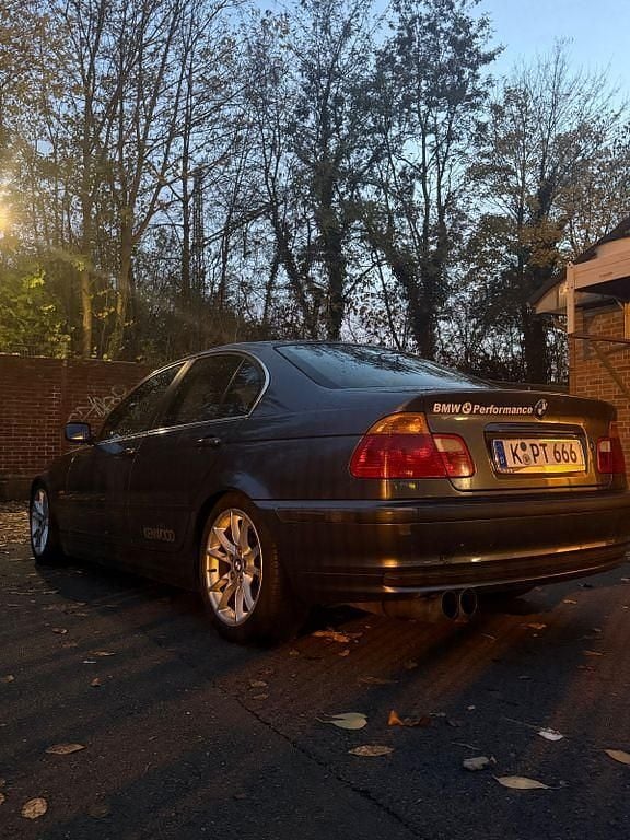 Grau Gebraucht 1998 BMW 320 Sport Line Limousine | 3.050 € (Guter Preis) - Bild 1/4