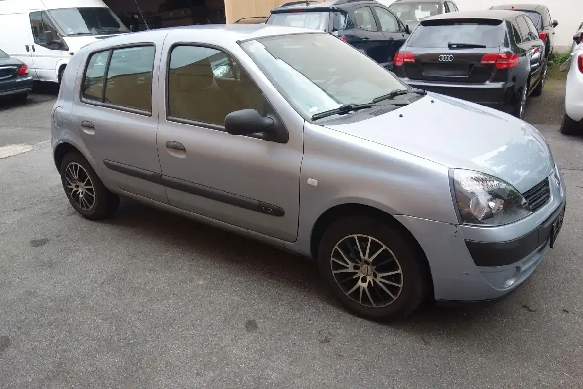 Gebraucht Renault Clio II 58 PS (42 kW) 2004 Grau Limousine