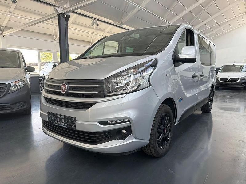 Grau Gebraucht 2018 Fiat Talento Family Van / Kleinbus | 17.780 € (Fairer Preis) - Bild 1/4