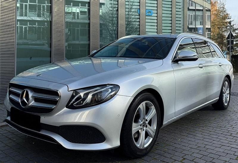 Schwarz Gebraucht 2018 Mercedes E220 Kombi | 17.999 € (Superpreis) - Bild 1/4