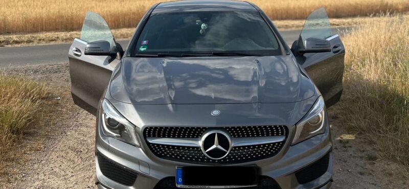 Grau Gebraucht 2016 Mercedes CLA180 AMG line Limousine | 14.700 € (Guter Preis) - Bild 1/4