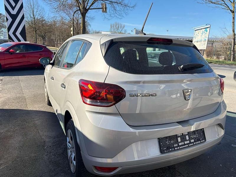 Gebraucht Dacia Sandero Essentiel 101 PS (74 kW) 2022 Mondsteingrau Kleinwagen