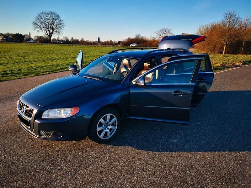 Gebraucht Volvo V70 136 PS (100 kW) 2013 Blau Kombi
