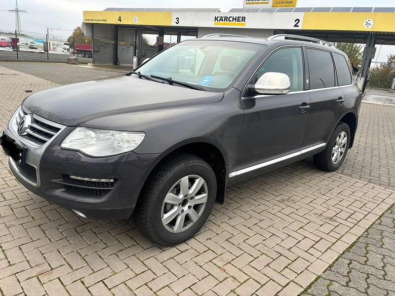 Grau Gebraucht 2009 VW Touareg SUV | 7.200 € (Fairer Preis) - Bild 1/4