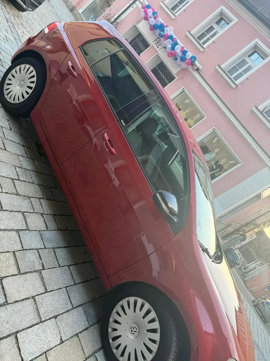 Gebraucht VW Golf VI 105 PS (77 kW) 2011 Rot Kleinwagen