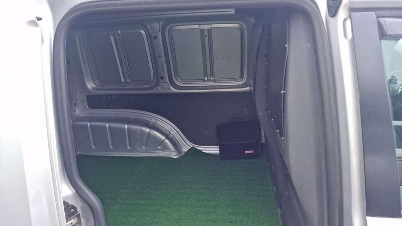 Usata VW Caddy 102 CV (75 kW) 2012 Argento Monovolume