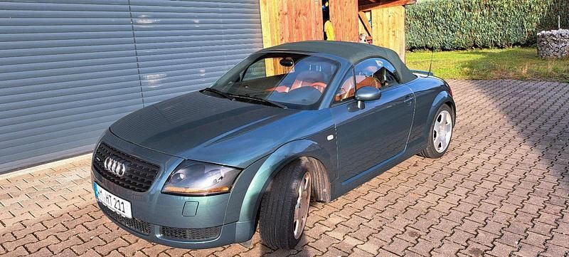 Grün Gebraucht 2025 Audi TT Roadster Cabrio | 9.999 € - Bild 1/4