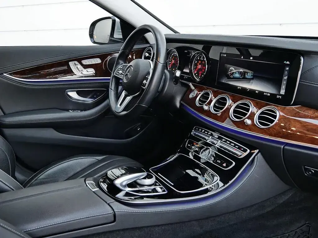 Gebraucht Mercedes E450 Exclusive 367 PS (269 kW) 2019 Silber Limousine