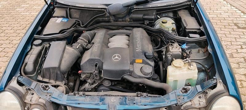 Usata Mercedes E240 170 CV (125 kW) 2000 Verde Berlina