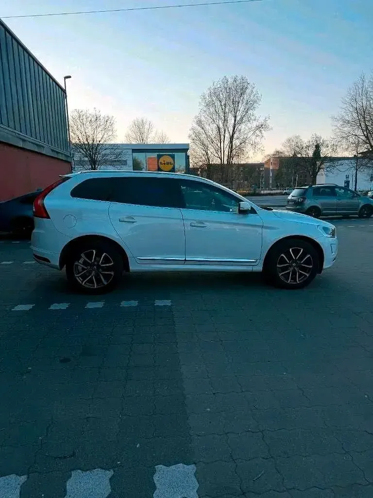 Gebraucht Volvo XC60 190 PS (139 kW) 2015 Weiß SUV