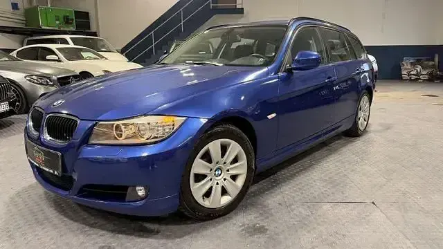 Gebraucht BMW 318 Sport Line 143 PS (105 kW) 2011 Blau Kombi