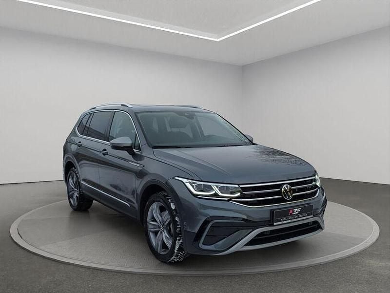Gebraucht VW Tiguan Allspace Elegance 150 PS (110 kW) 2023 Platinum grey metallic SUV