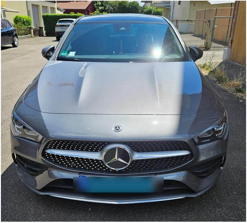 Grau Gebraucht 2021 Mercedes CLA200 Shooting Brake AMG line Kombi | 30.900 € (Fairer Preis) - Bild 1/4