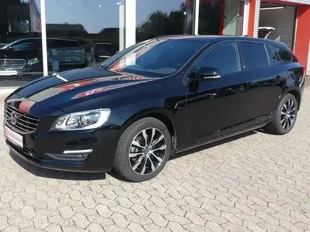 Gebraucht Volvo V60 Linje Svart 190 PS (139 kW) 2018 Schwarz Kombi