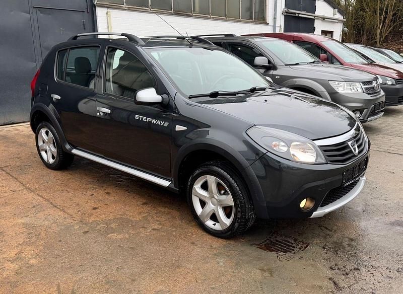 Gebraucht Dacia Sandero Stepway 84 PS (61 kW) 2012 Grau Kombi