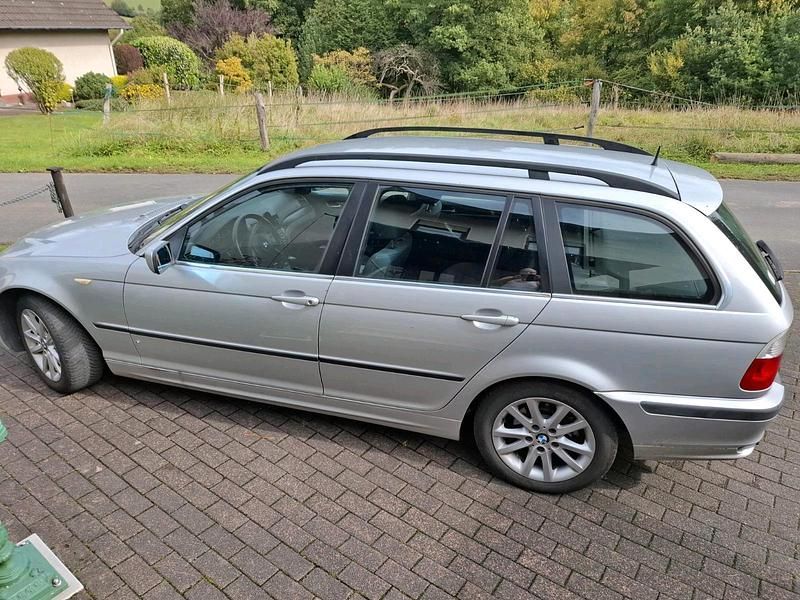 Silber Gebraucht 2004 BMW 316 Kombi | 1.000 € (Guter Preis) - Bild 1/4