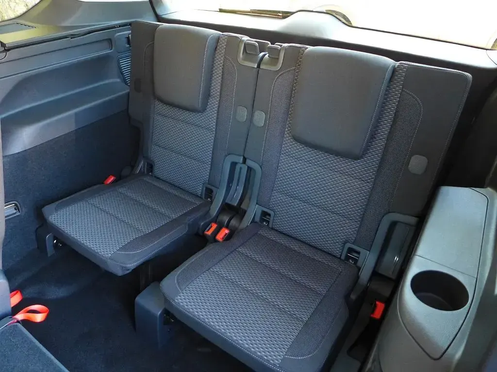 Gebraucht VW Touran Comfortline 150 PS (110 kW) 2024 Silber Van / Kleinbus
