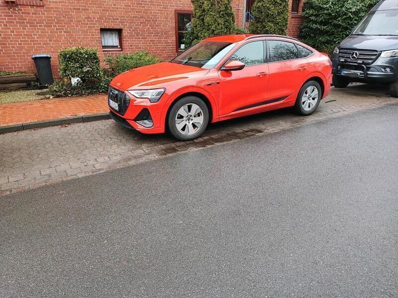 Rot Gebraucht 2021 Audi e-tron Sportback S-Line SUV | 30.500 € (Superpreis) - Bild 1/4