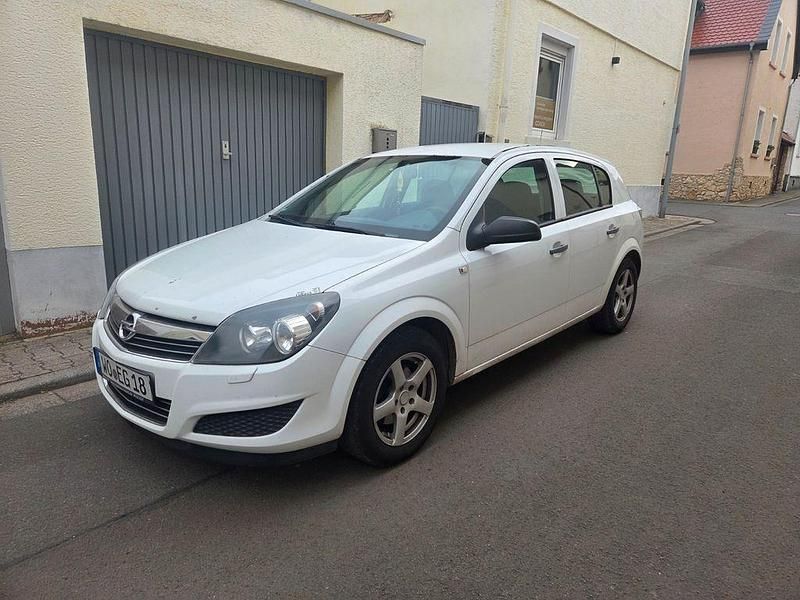 Second-hand Opel Astra 116 CP (85 kW) 2009 Alb Berlinǎ
