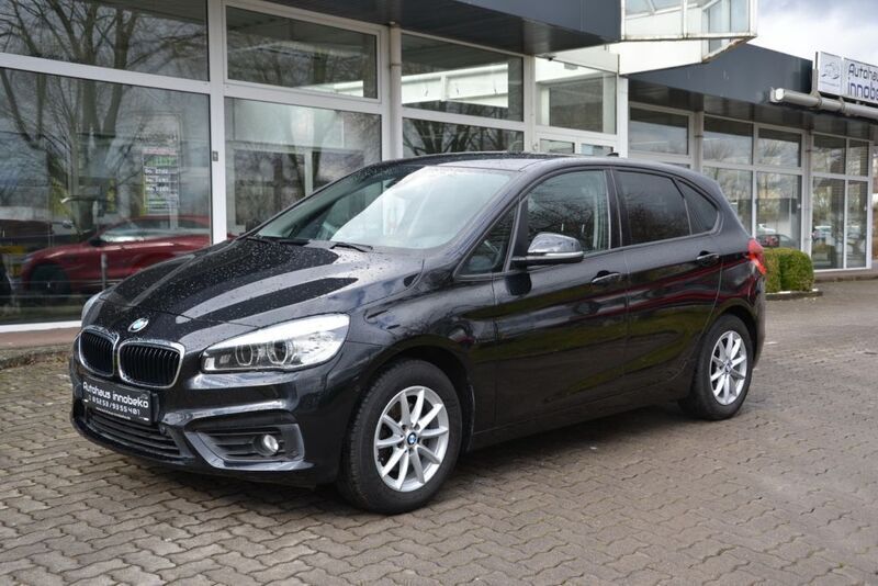 Black sapphire metallic Gebraucht 2016 BMW 218 Active Tourer Advantage Van / Kleinbus | 15.280 € (Fairer Preis) - Bild 1/4