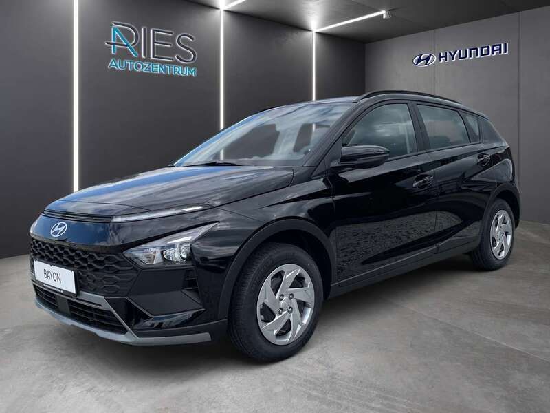 Phantom black Neu 2024 Hyundai Bayon Select SUV | 18.810 € (Guter Preis) - Bild 1/4