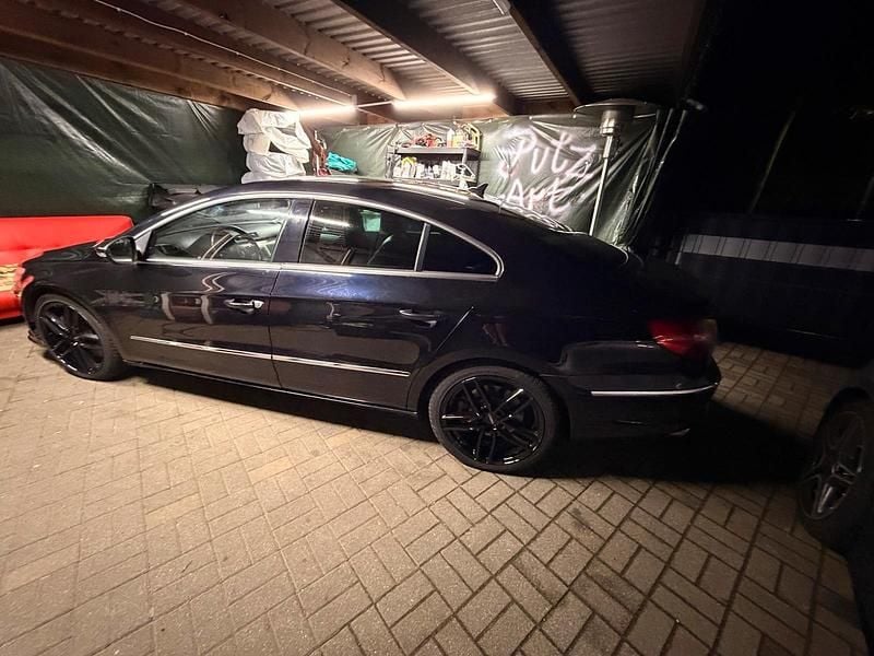 Gebraucht VW Passat 300 PS (220 kW) 2010 Schwarz Limousine
