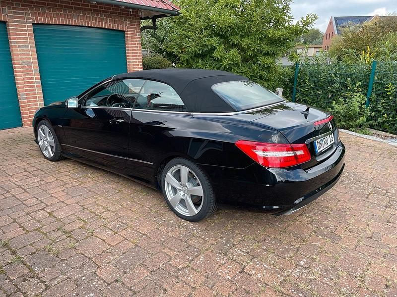 Używany Mercedes E500 AMG 408 KM (300 kW) 2012 Czarny Kabriolet