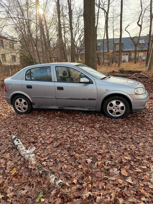 Silber Gebraucht 2000 Opel Astra Limousine | 1.600 € (Fairer Preis) - Bild 1/4