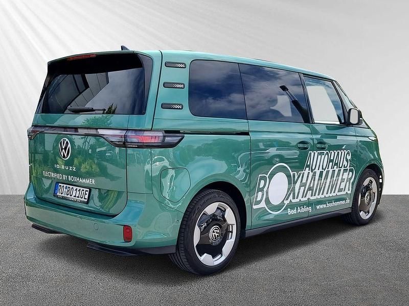 Gebraucht VW ID. Buzz Pro 150 kW (204 PS) 2023 Grün (bay leaf green metallic) Van / Kleinbus